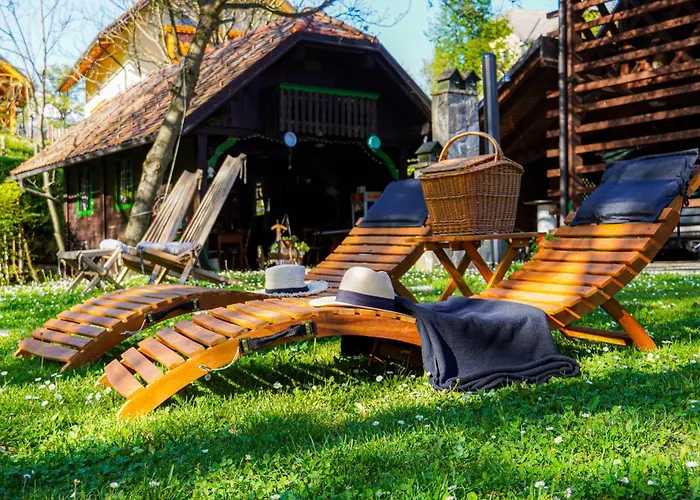Resort Pod Orehi - Apartma & Glamping