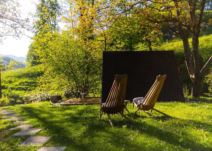Resort Pod Orehi - Apartma & Glamping