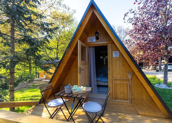 Resort Pod Orehi - Apartma & Glamping
