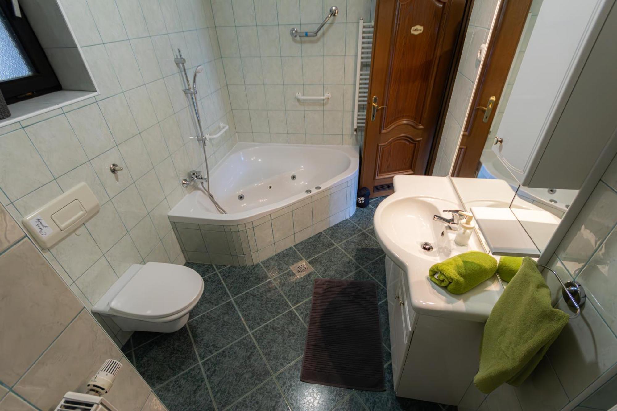 Pod Orehi - Apartma & Glamping Bled