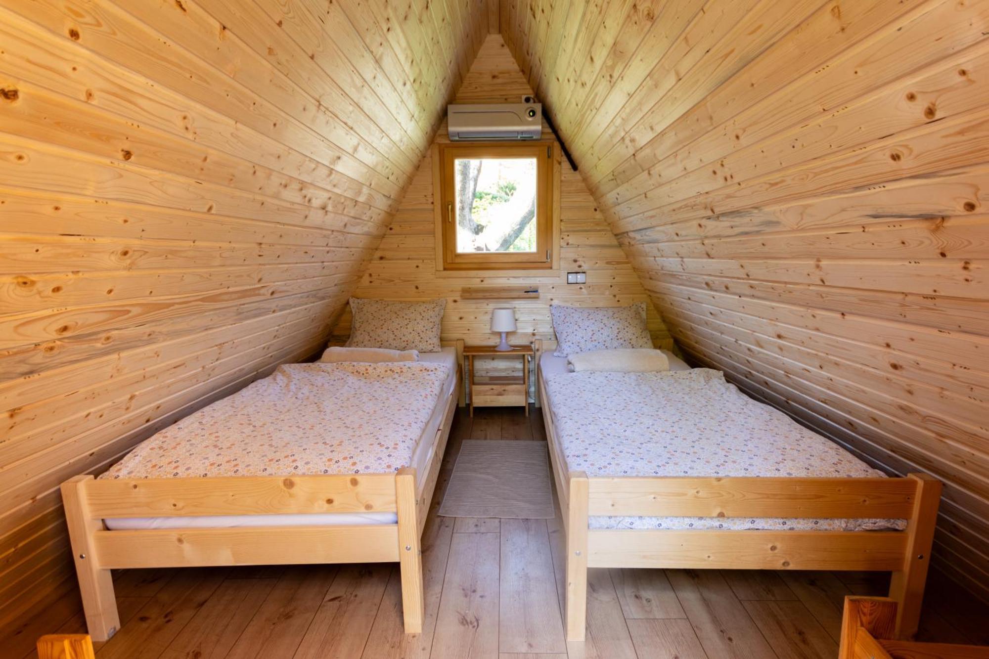 Pod Orehi - Apartma & Glamping