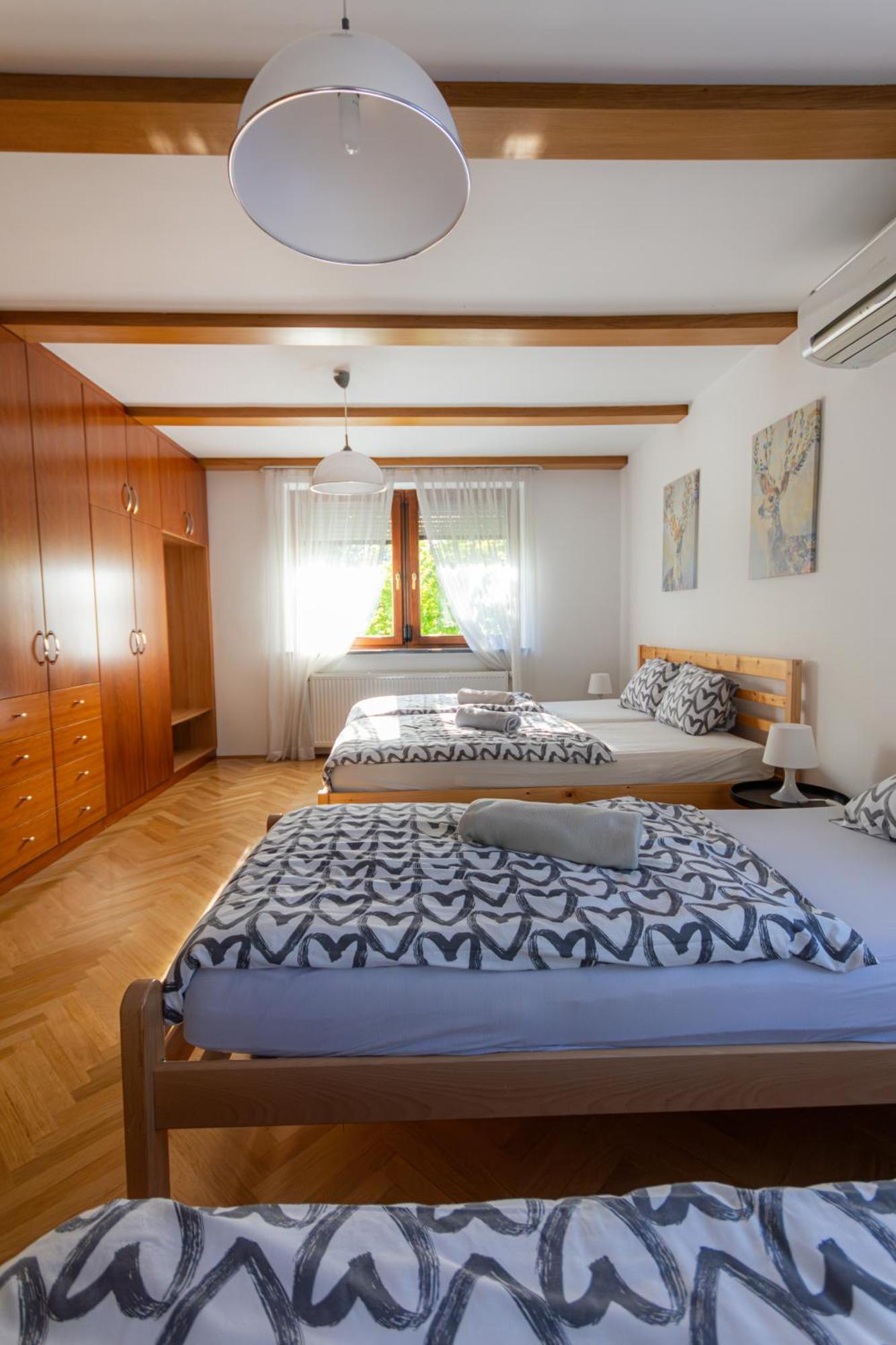 Apartment Pod Orehi - Apartma & Glamping Bled