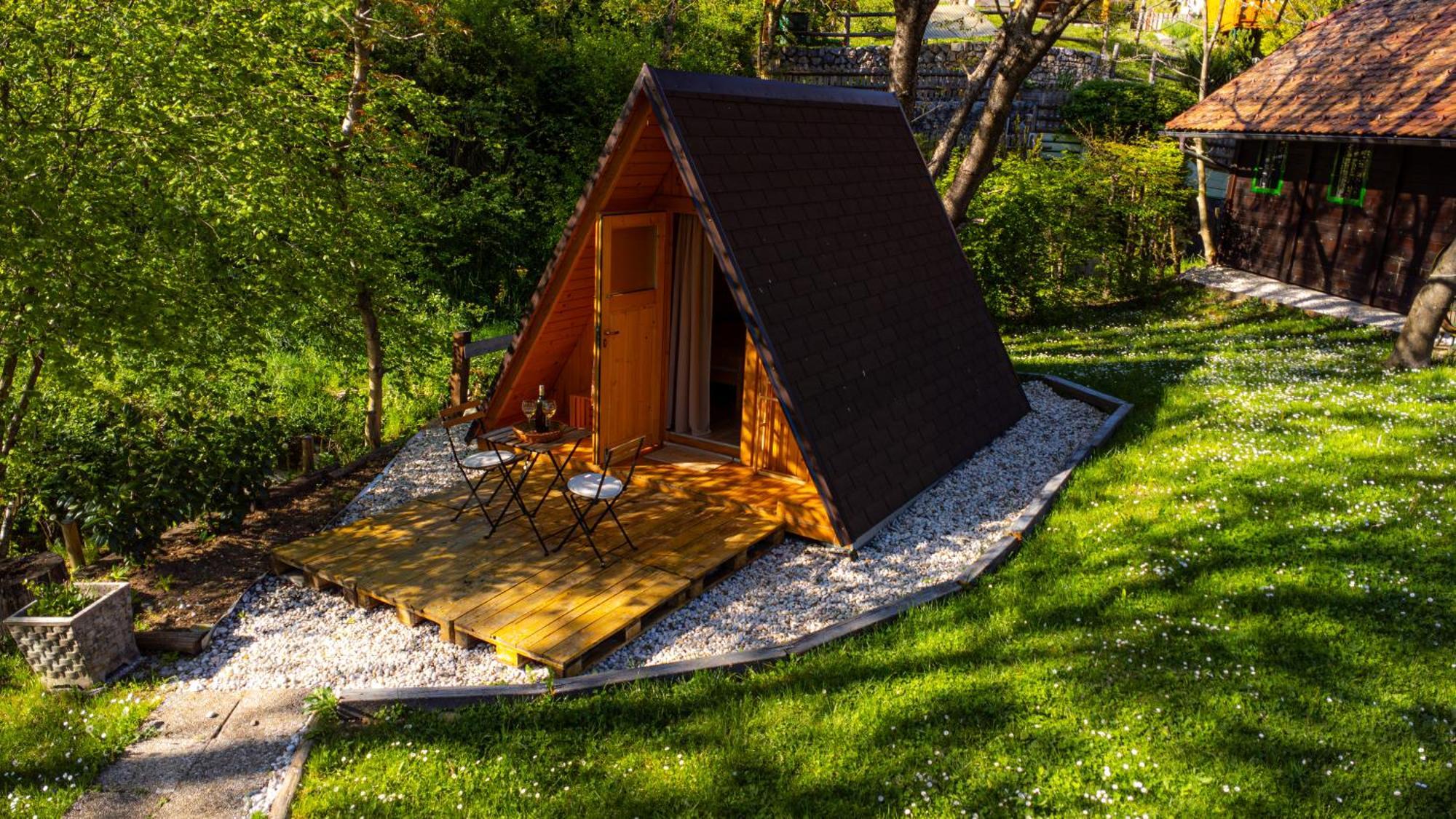 Apartment Pod Orehi - Apartma & Glamping Bled