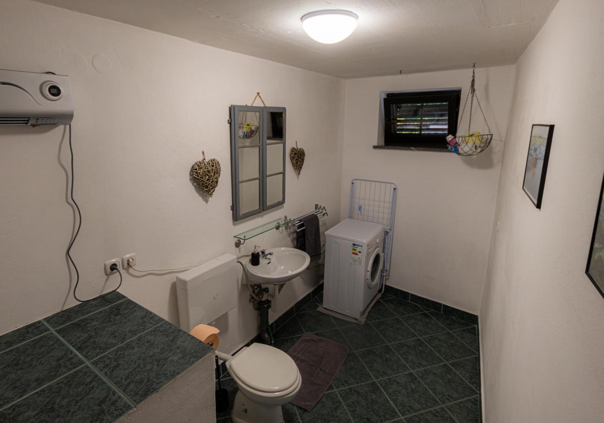 Apartment Pod Orehi - Apartma & Glamping *