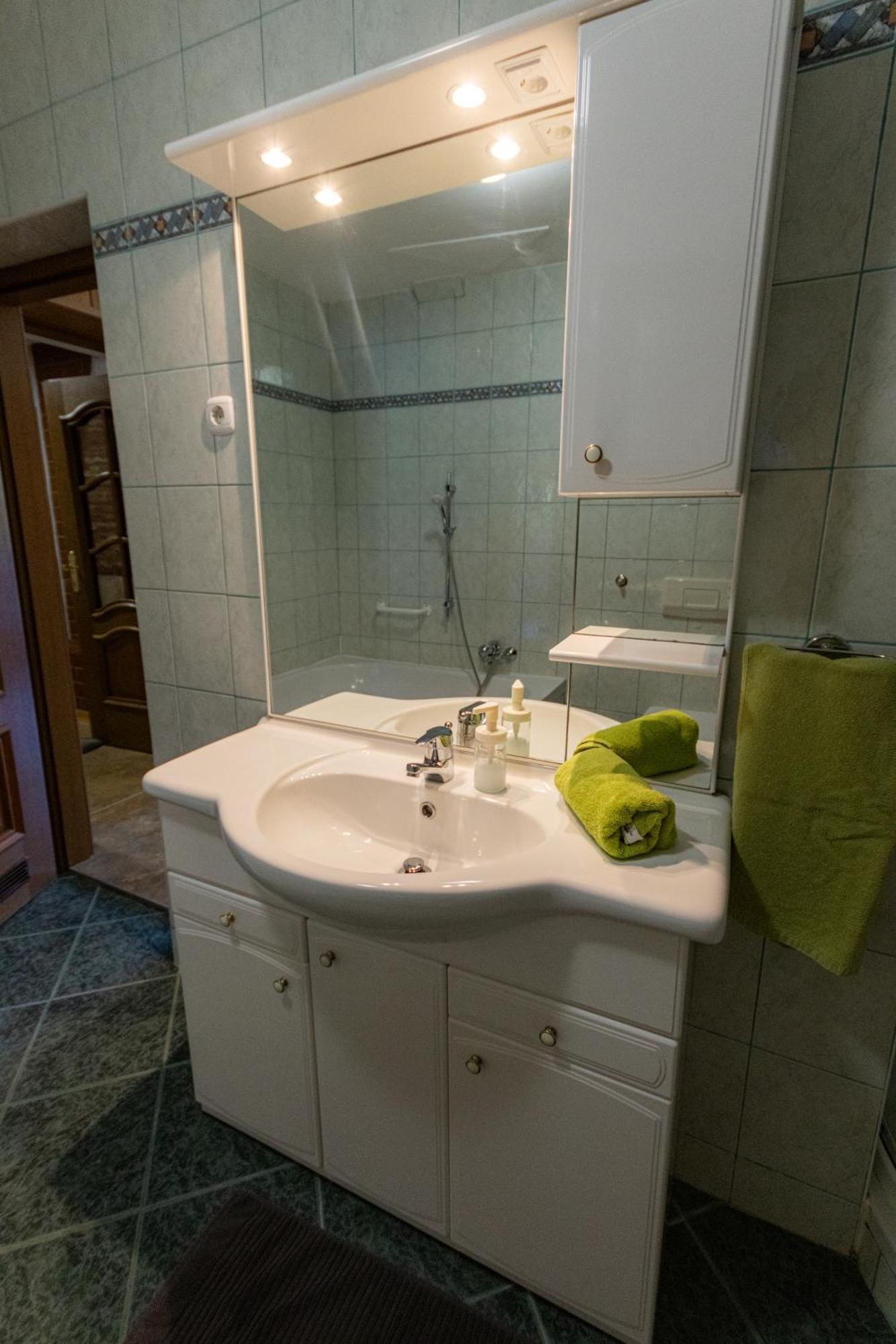 Pod Orehi - Apartma & Glamping Apartment