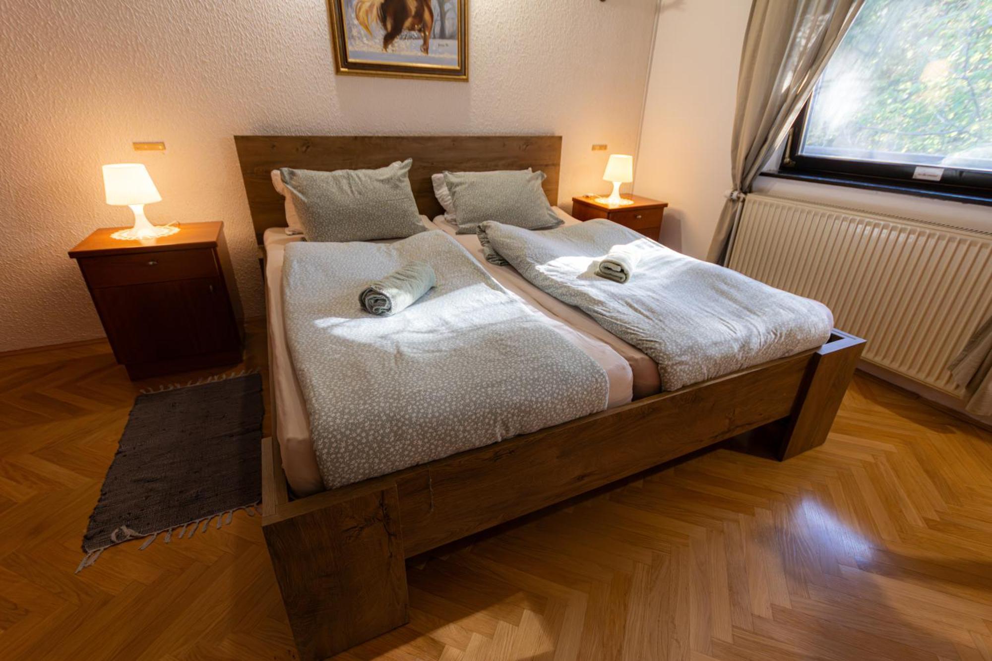 Pod Orehi - Apartma & Glamping