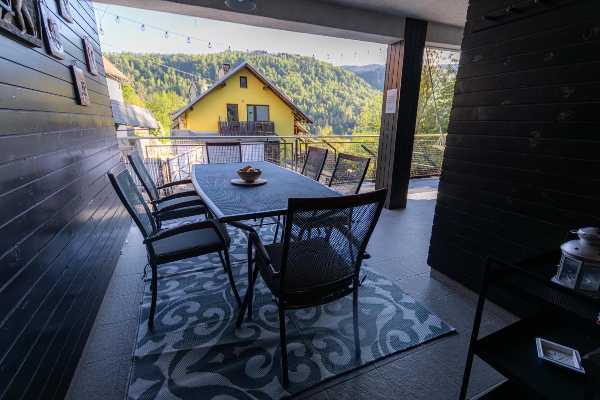 Pod Orehi - Apartma & Glamping Apartment