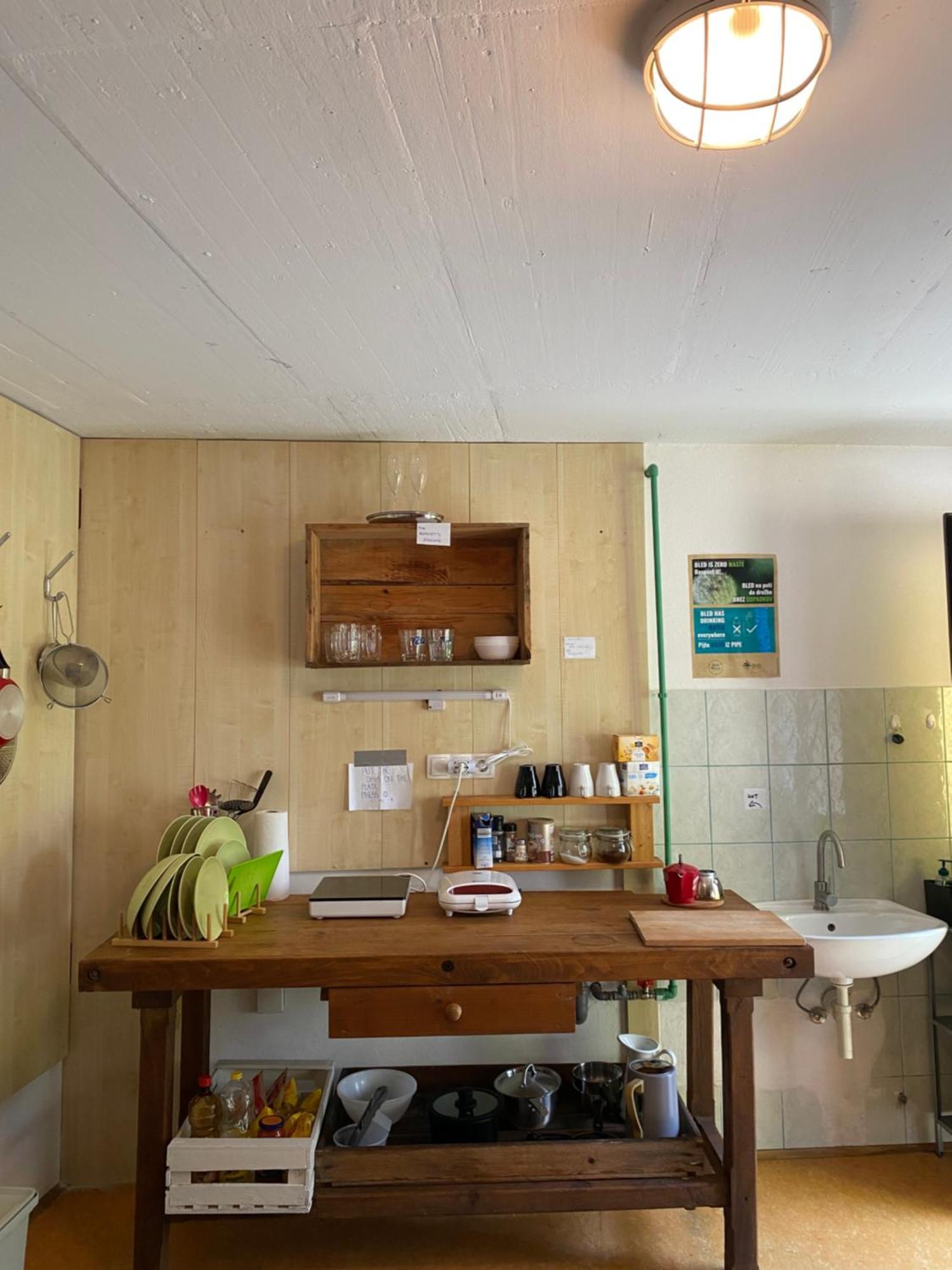 Pod Orehi - Apartma & Glamping